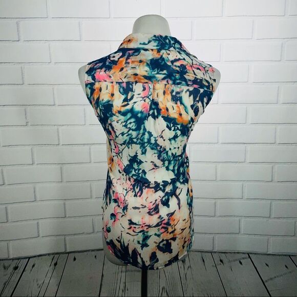 10/$25🦋 Liz Claiborne Cream Floral Sleeveless Button Down - Size PM - Picture 4 of 10